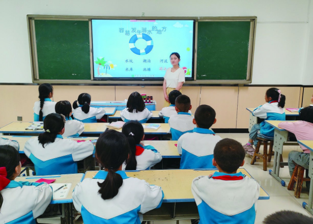 一切為學生的終身發展負責才能創造適合學生發展的優質教育 一切為學生的終身發展負責才能創造適合學生發展的優質教育