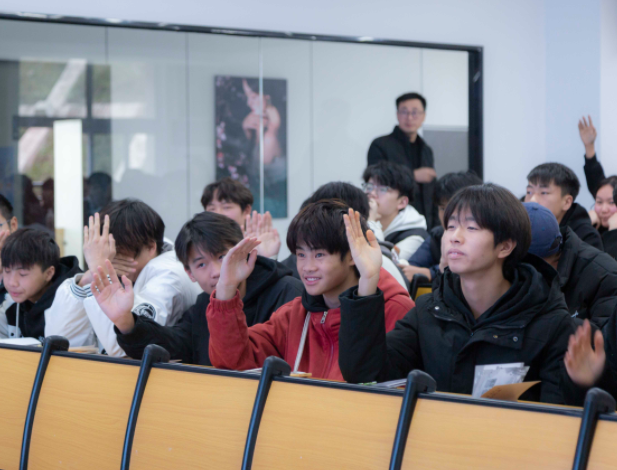 將校園里的搬進底層實踐點將實踐點與校園講堂串聯起來互動 將校園里的搬進底層實踐點將實踐點與校園講堂串聯起來互動