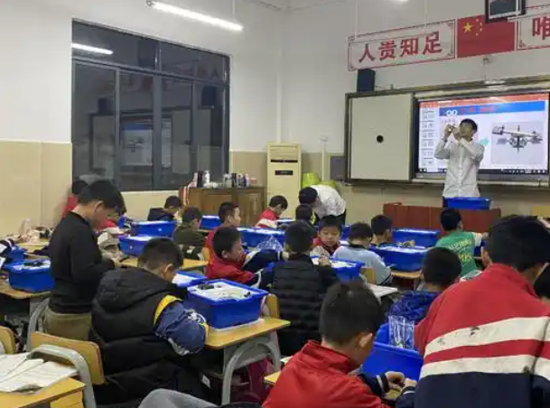 促進了學生多元發(fā)展課程供學生選修豐富了提高了學生藝術(shù)本質(zhì) 促進了學生多元發(fā)展課程供學生選修豐富了提高了學生藝術(shù)本質(zhì)