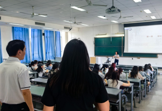 往往只見樹木不見森林難以在中小學(xué)開擴(kuò)提質(zhì)的跨學(xué)科科學(xué)教育