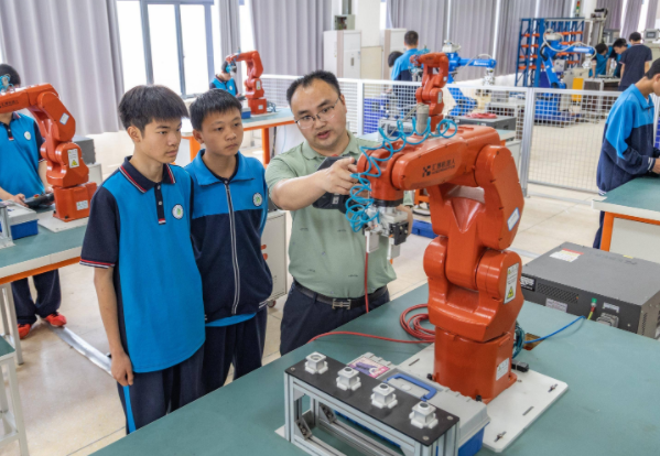 承擔工業園區技術人才培育構建基于大模型的產教供需對接渠道