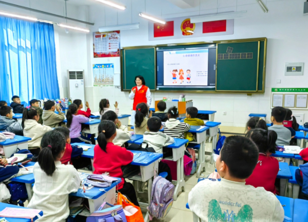 服務(wù)的普惠性可及性快捷性才能讓教育改革開展成果惠及人民群眾