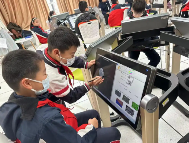 經歷智慧的碰撞正是一種相互啟示點燃火焰的溝通學習 經歷智慧的碰撞正是一種相互啟示點燃火焰的溝通學習