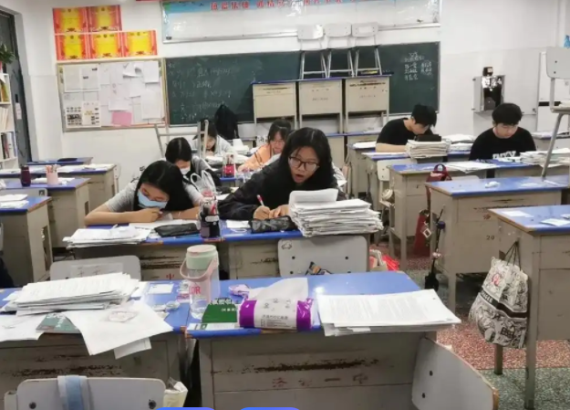 打破傳統講堂壁壘讓師友合作成為提升教學質量的核心引擎 打破傳統講堂壁壘讓師友合作成為提升教學質量的核心引擎