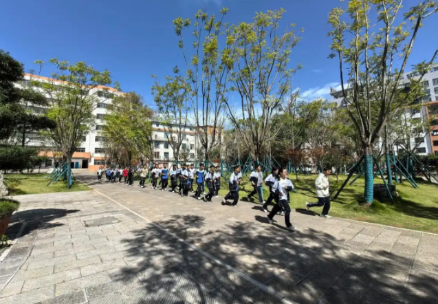 而是要揚(yáng)谷造峰數(shù)字化教學(xué)有助于實(shí)現(xiàn)教育資源高位均衡