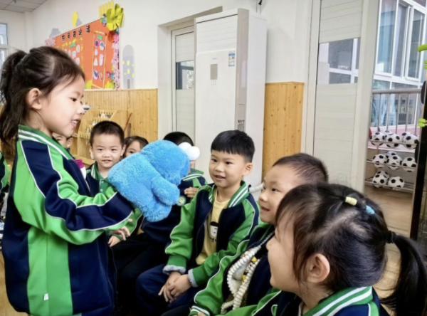 賺到人生第一桶金然后毫不猶豫地將這筆錢捐給更需求的小朋友 賺到人生第一桶金然后毫不猶豫地將這筆錢捐給更需求的小朋友