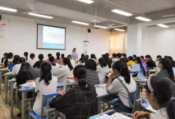 考核點評機制鑄造高素質專業化教師隊伍為品質建造注入教育動能 考核點評機制鑄造高素質專業化教師隊伍為品質建造注入教育動能