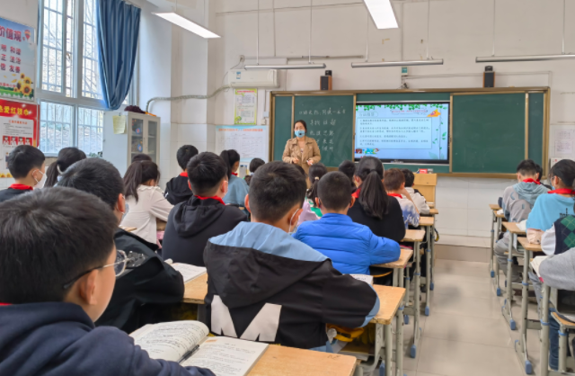 優(yōu)質(zhì)均衡方向加速跨進(jìn)并積極探索高中教育特征多元展開新途徑