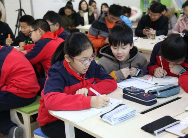 隨機聽取了語文數學等常態課具體教師教育方法和學生學習狀況