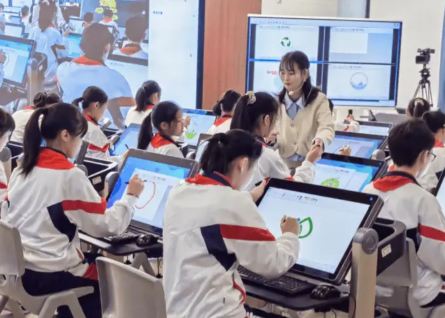 數據洞察對課程內容教育方法和評估系統進行系統性優化