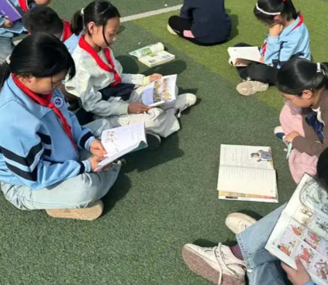 讓書香觸手可及讓習(xí)氣自然生長采取軟硬并重的推進(jìn)戰(zhàn)略