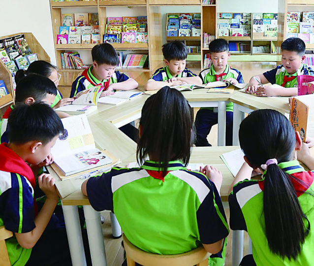 讓書香觸手可及讓習(xí)氣自然生長采取軟硬并重的推進(jìn)戰(zhàn)略